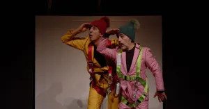 A teatro - PICCOLO GESTO di Eccentrici Dadarò - 3/8 anni - Immagine: 1