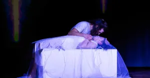 A teatro - ROMEO E GIULIETTA REVOLUTION di M.Art.E - 12/16 anni - Immagine: 1