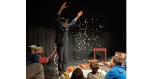 A teatro - QUANTE LETTERE, BABBO NATALE!  di Teatro Periferico - 6/10 anni - Immagine: 1
