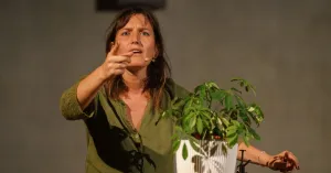 A teatro - L'ALBERO M'HA PARLATO di Barabba's Clowns - 6/16 anni - Immagine: 6